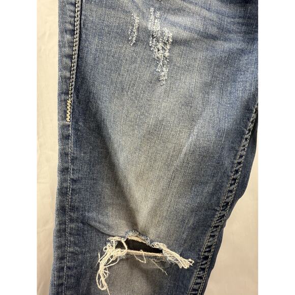 Vigoss Women's Capri Jeans Size 3/4 Distressed Ripped Embroidered Pockets EUC - Picture 9 of 16